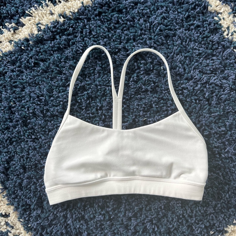 Lululemon Yoga Flow Y Bra Size 4 in White🤍🫶🏻